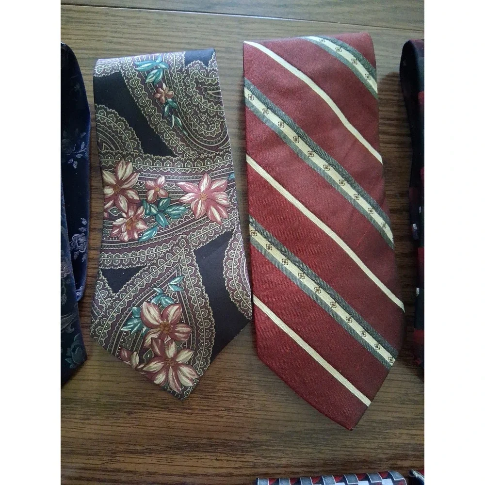 Lot of 16 Burgundy Maroon Neckties Name Brands Assorted Sizes VTG to Modern